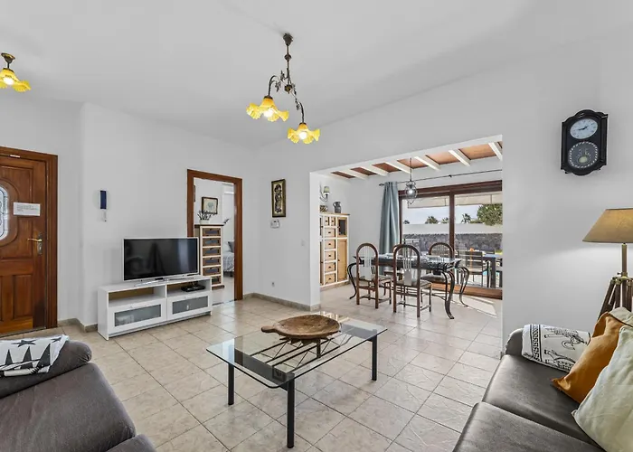 Bezanilla - Vipvipvillas فيلة بلايا بلانكا