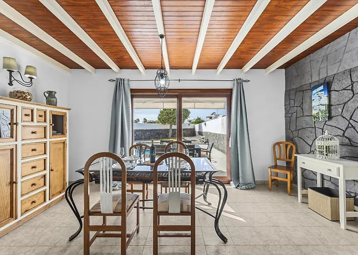 Bezanilla - Vipvipvillas فيلة بلايا بلانكا